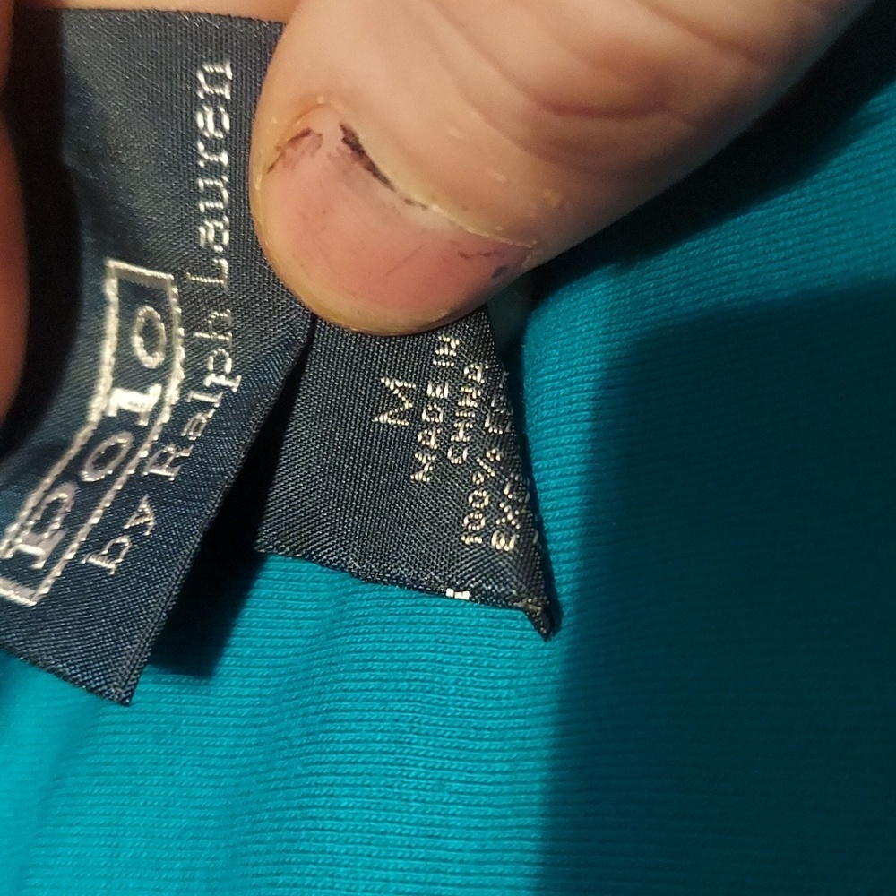 Exciting color way by polo on this med. Tee. I've never seen this pink emblem - Picture 3 of 3